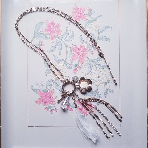 Long Charm Ring Necklace Goldtone Chains + Flowers - Picture 5 of 7